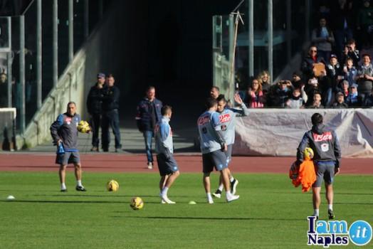 Hamsik saluta il pubblico copia