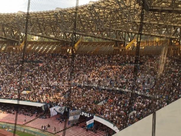 curva a Napoli copia